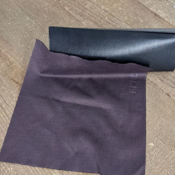 Fendi Glasses Case with cleaning cloth, black with logo interior - Picture 6 of 7